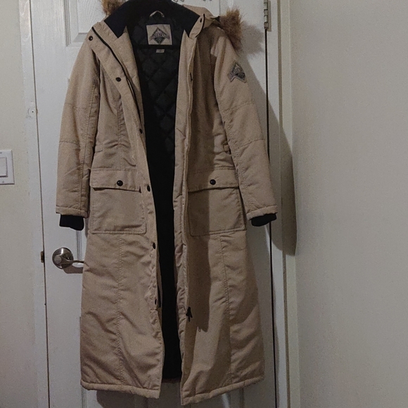 ***SOLD***Beaver Canoe Super Ling Parka - Picture 7 of 7